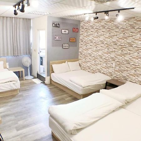 Fengjia Gift Box Homestay ไถจง ภายนอก รูปภาพ
