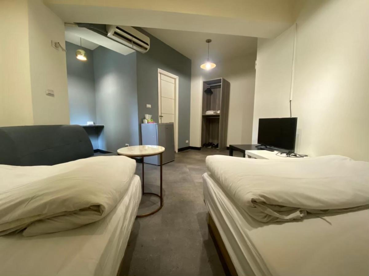 Fengjia Gift Box Homestay ไถจง ภายนอก รูปภาพ