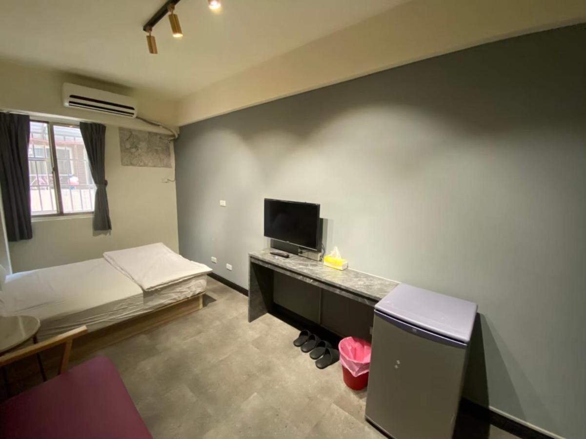 Fengjia Gift Box Homestay ไถจง ภายนอก รูปภาพ