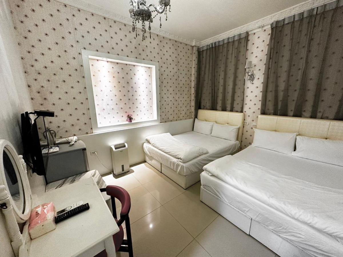 Fengjia Gift Box Homestay ไถจง ภายนอก รูปภาพ