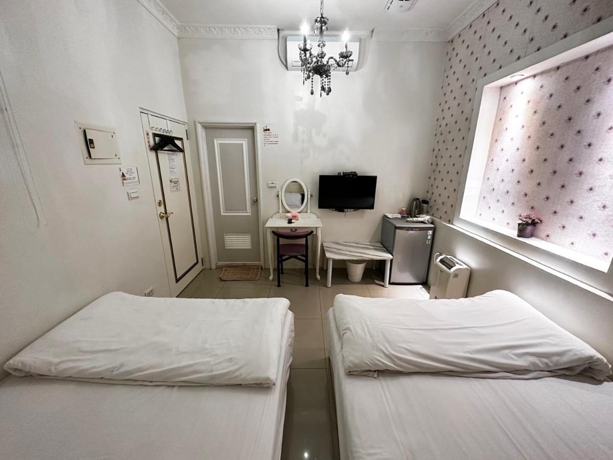 Fengjia Gift Box Homestay ไถจง ภายนอก รูปภาพ