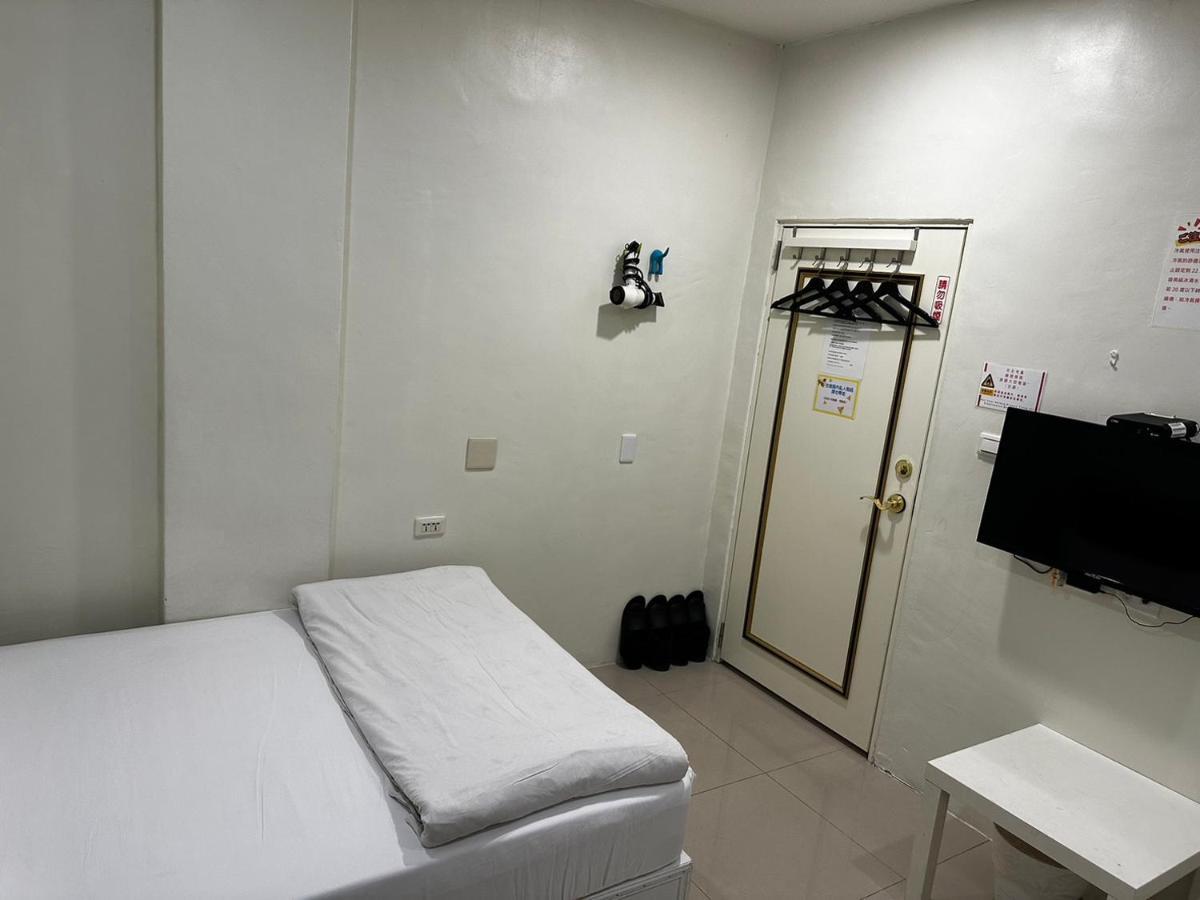 Fengjia Gift Box Homestay ไถจง ภายนอก รูปภาพ