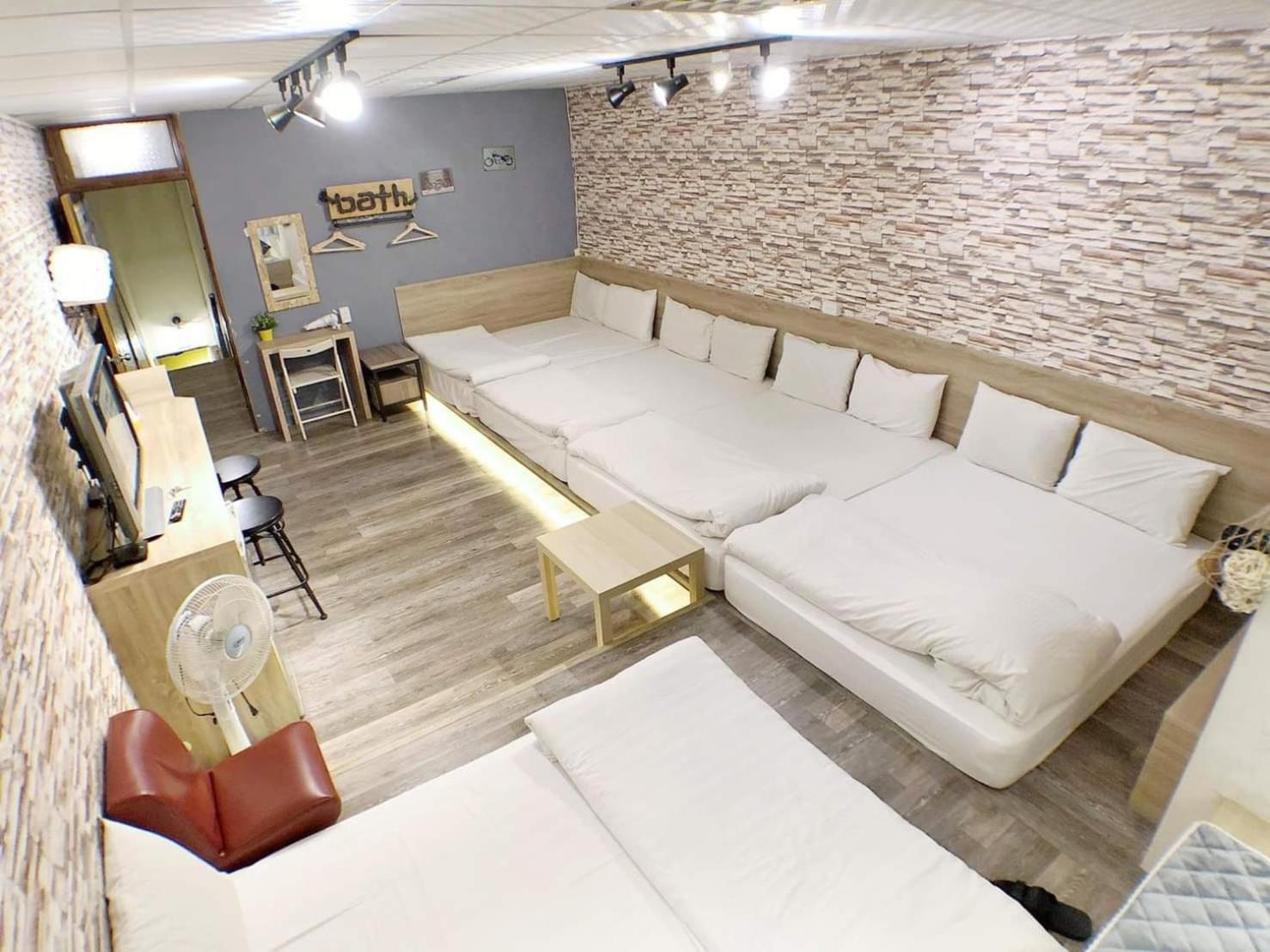 Fengjia Gift Box Homestay ไถจง ภายนอก รูปภาพ