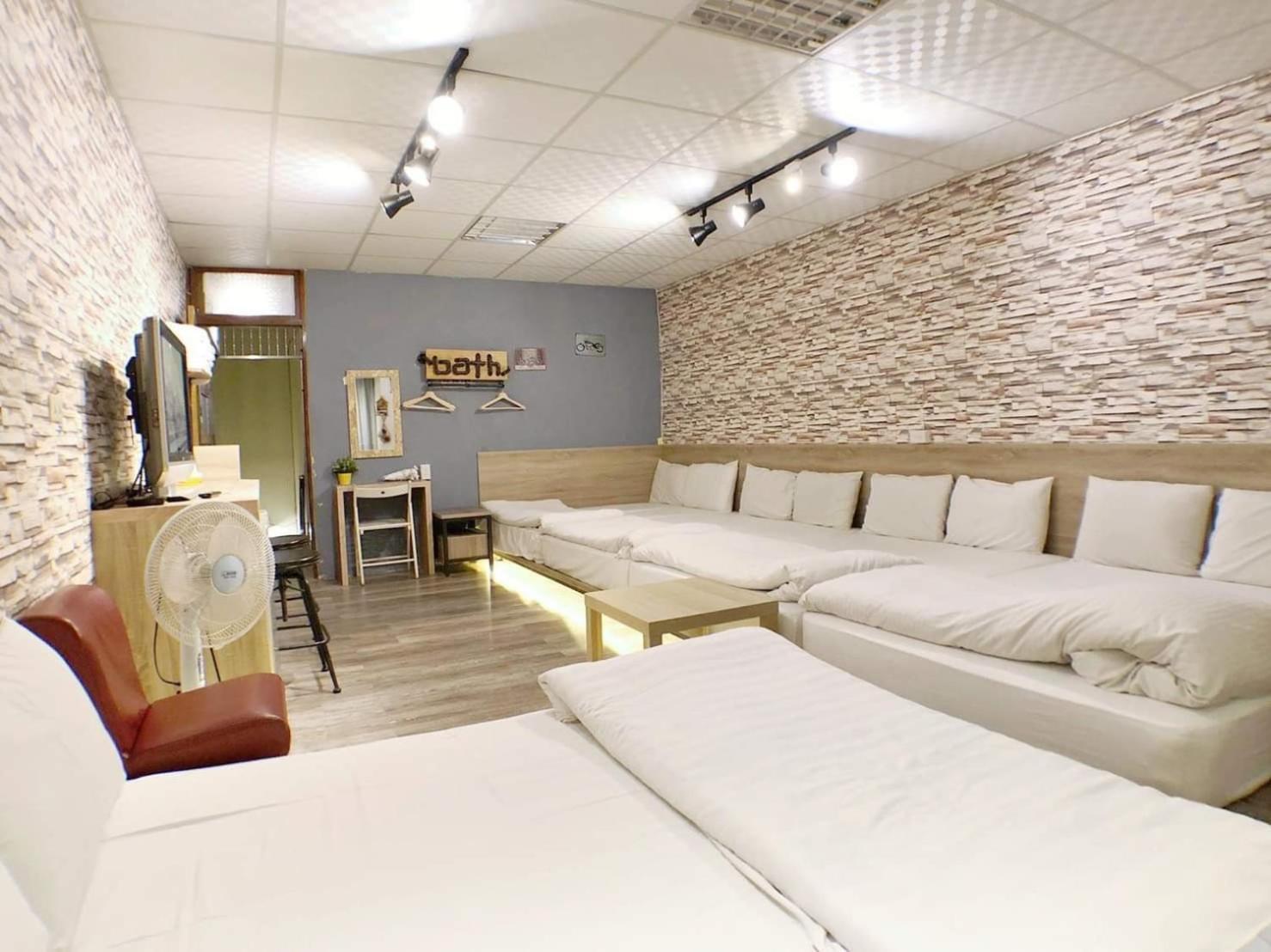 Fengjia Gift Box Homestay ไถจง ภายนอก รูปภาพ