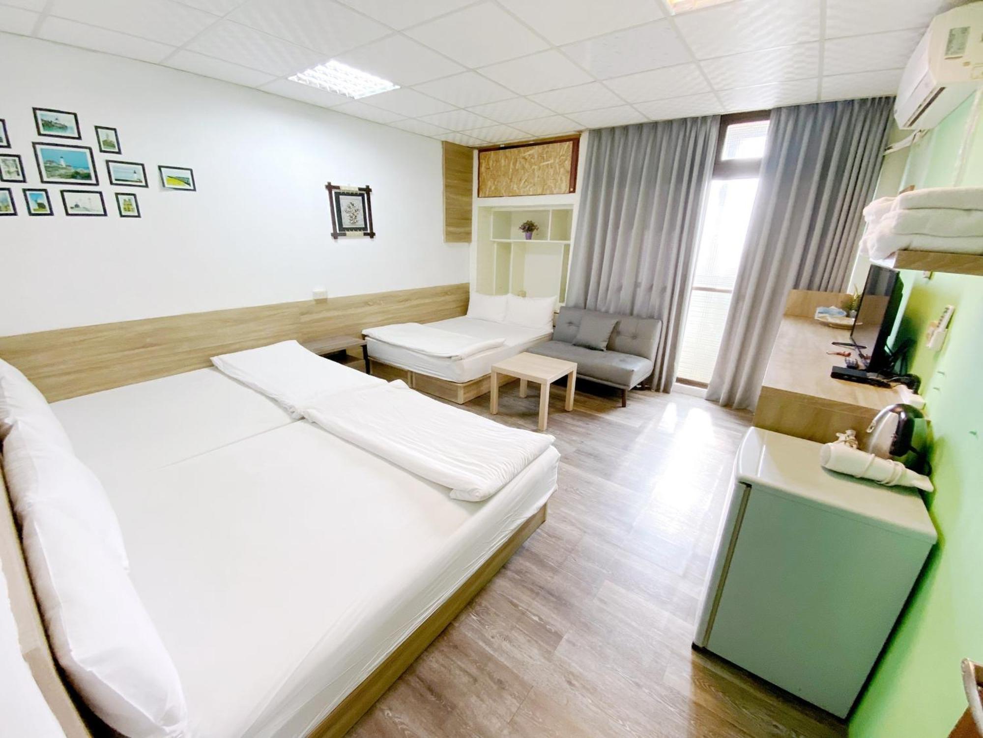 Fengjia Gift Box Homestay ไถจง ภายนอก รูปภาพ
