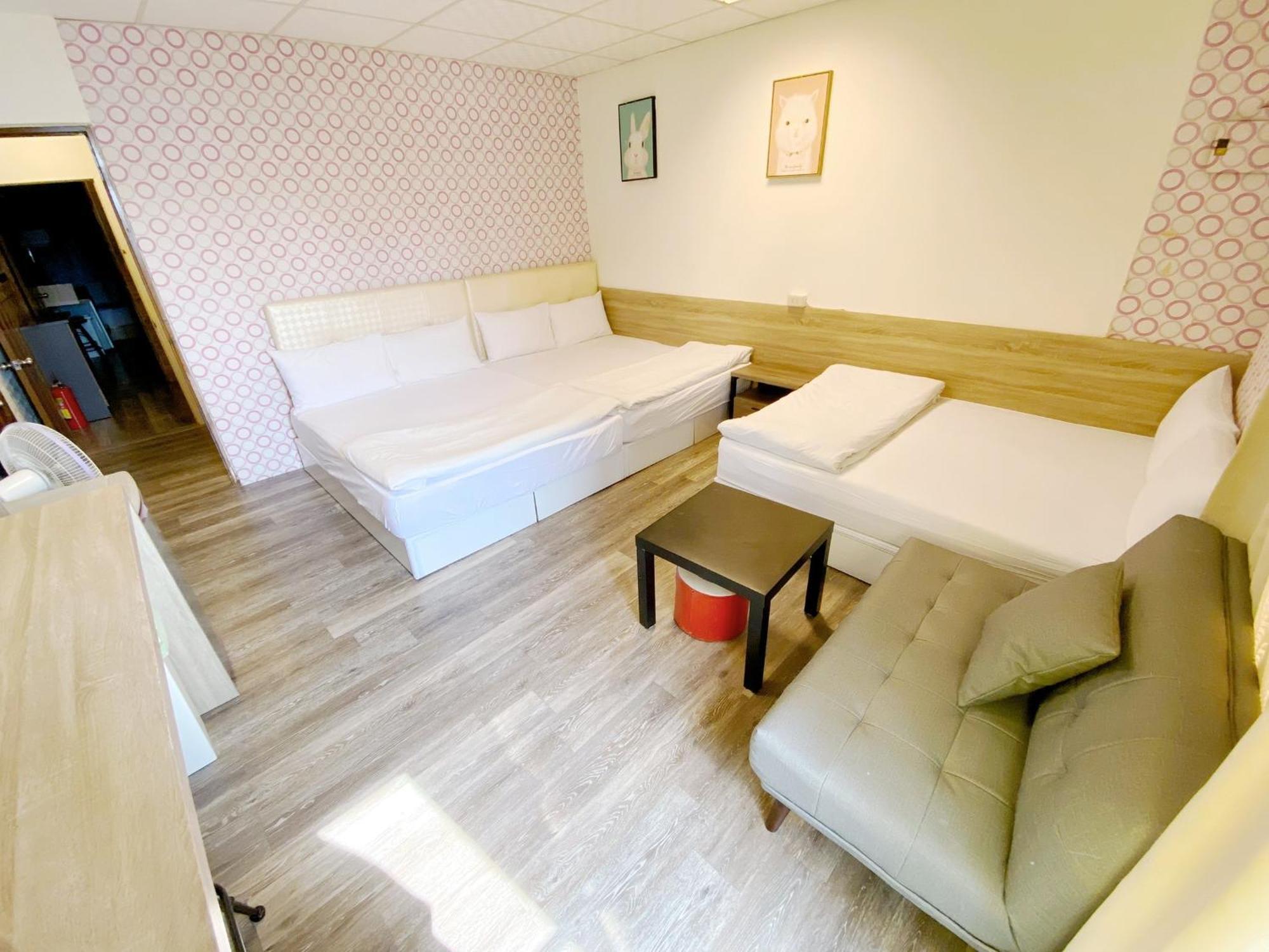 Fengjia Gift Box Homestay ไถจง ภายนอก รูปภาพ