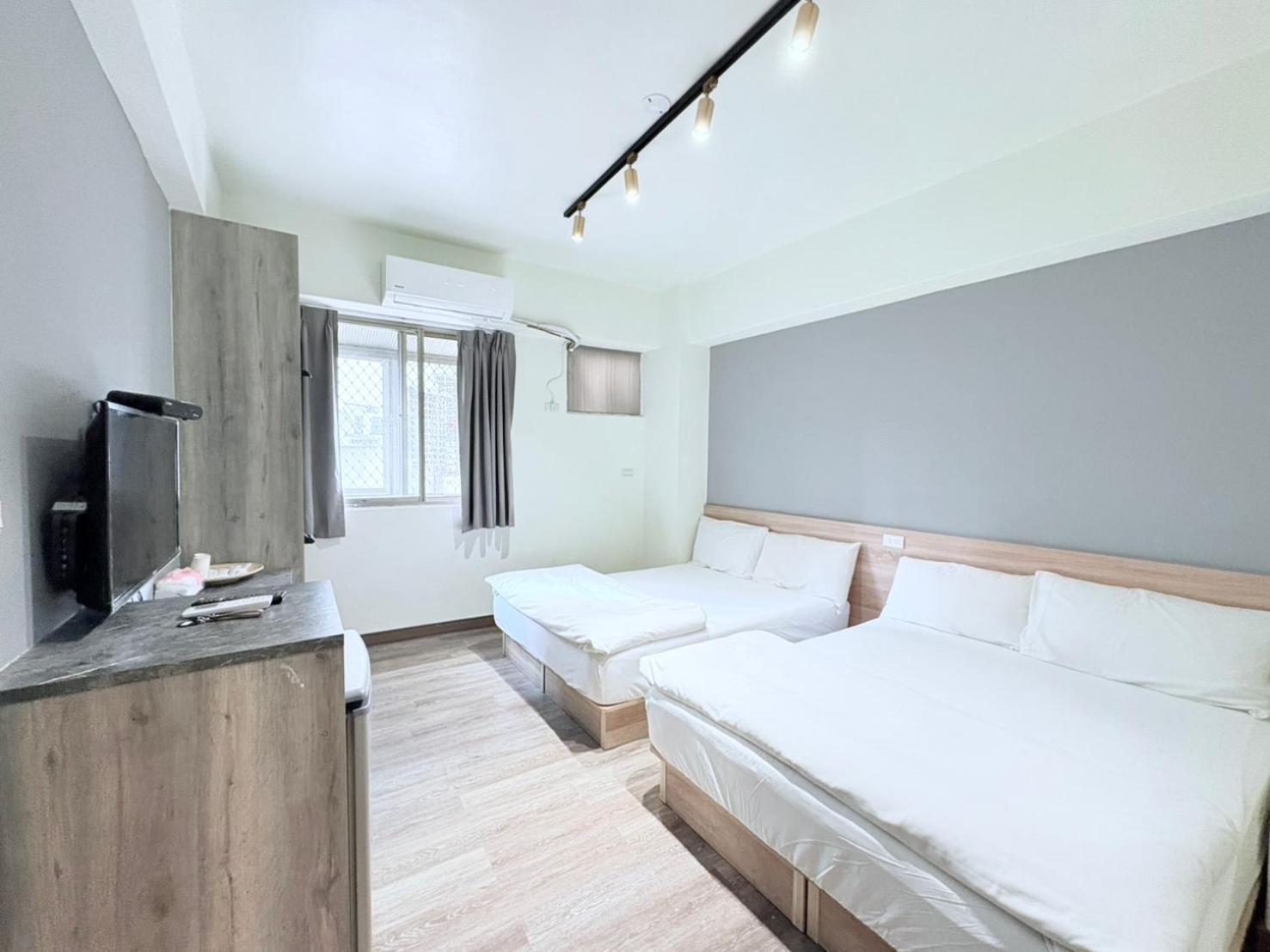 Fengjia Gift Box Homestay ไถจง ภายนอก รูปภาพ
